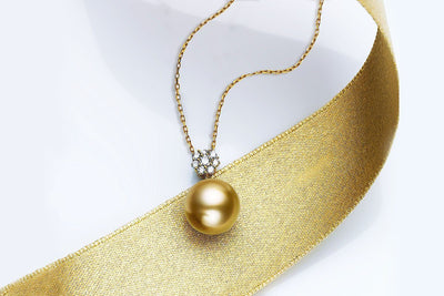 Cluster Gold Pearl Pendant-Kyllonen