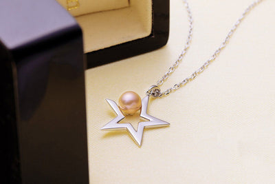 Star Pearl Silver Pendant Scene 2